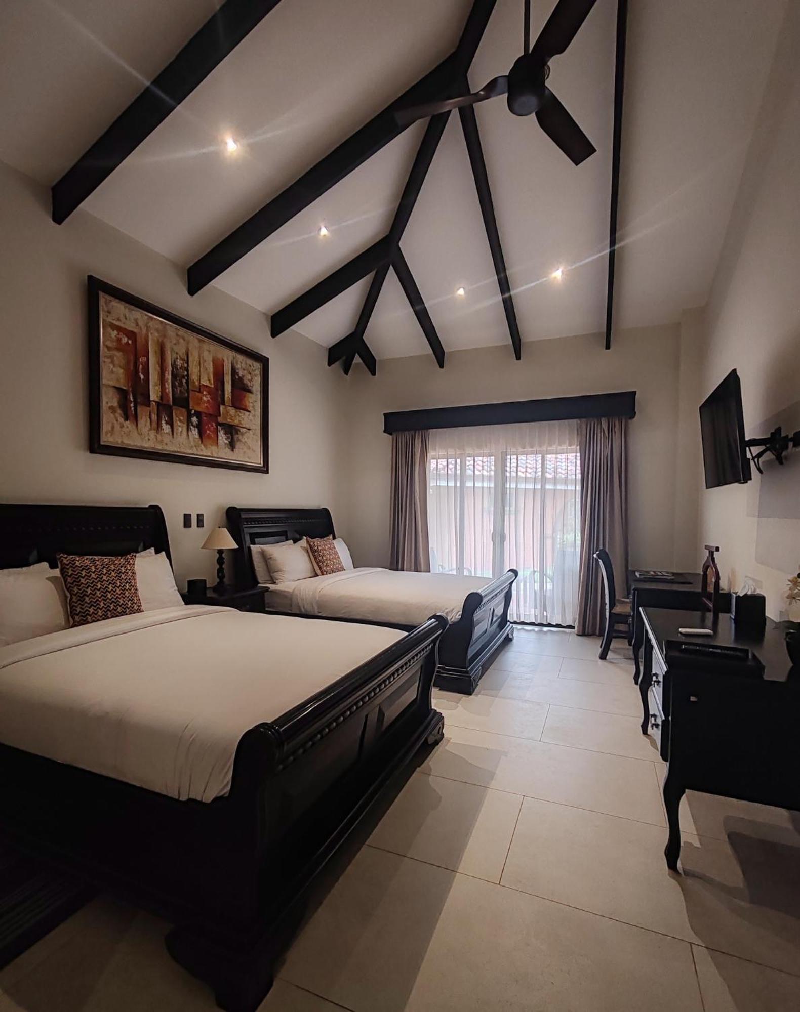 Marenaz Oceanfront Resort 에스테릴로스 에스테 외부 사진
